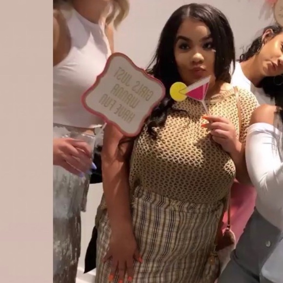 Meet your Posher, Rosa - Picture 2 of 3